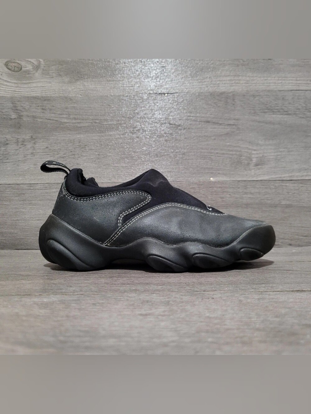 Oakley Vintage Flesh Slip On Women's Size 7 Black Shoes